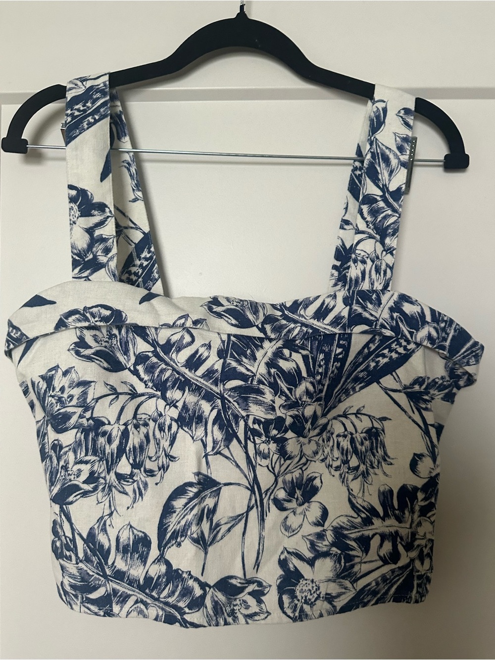 Abercrombie & Fitch Blue and White Floral Cropped Tank